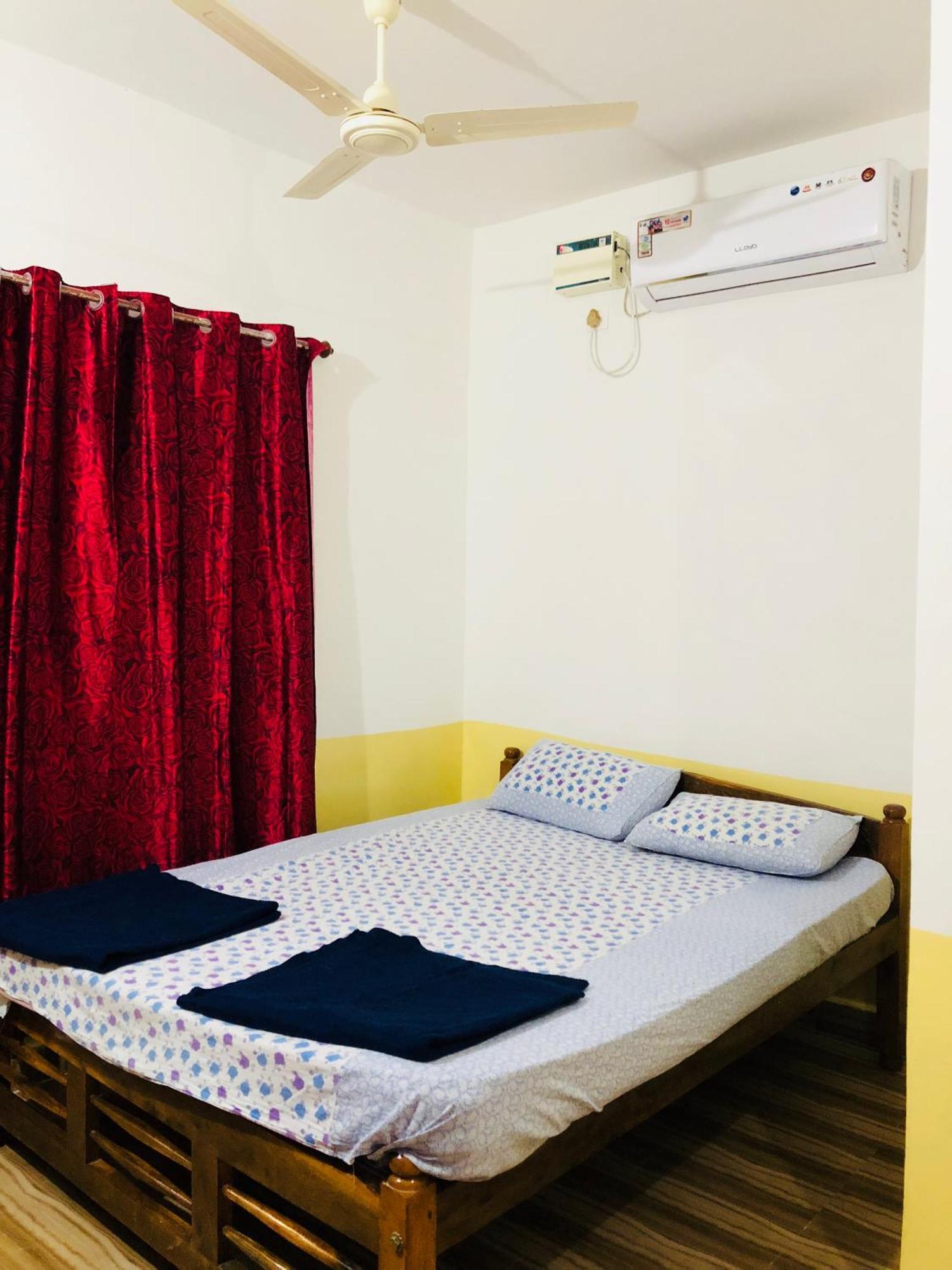 Blue Waves Guest House Calangute Exterior foto