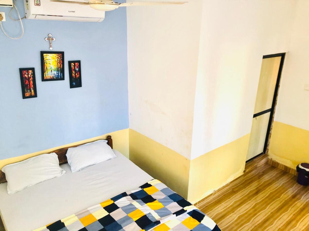 Blue Waves Guest House Calangute Exterior foto